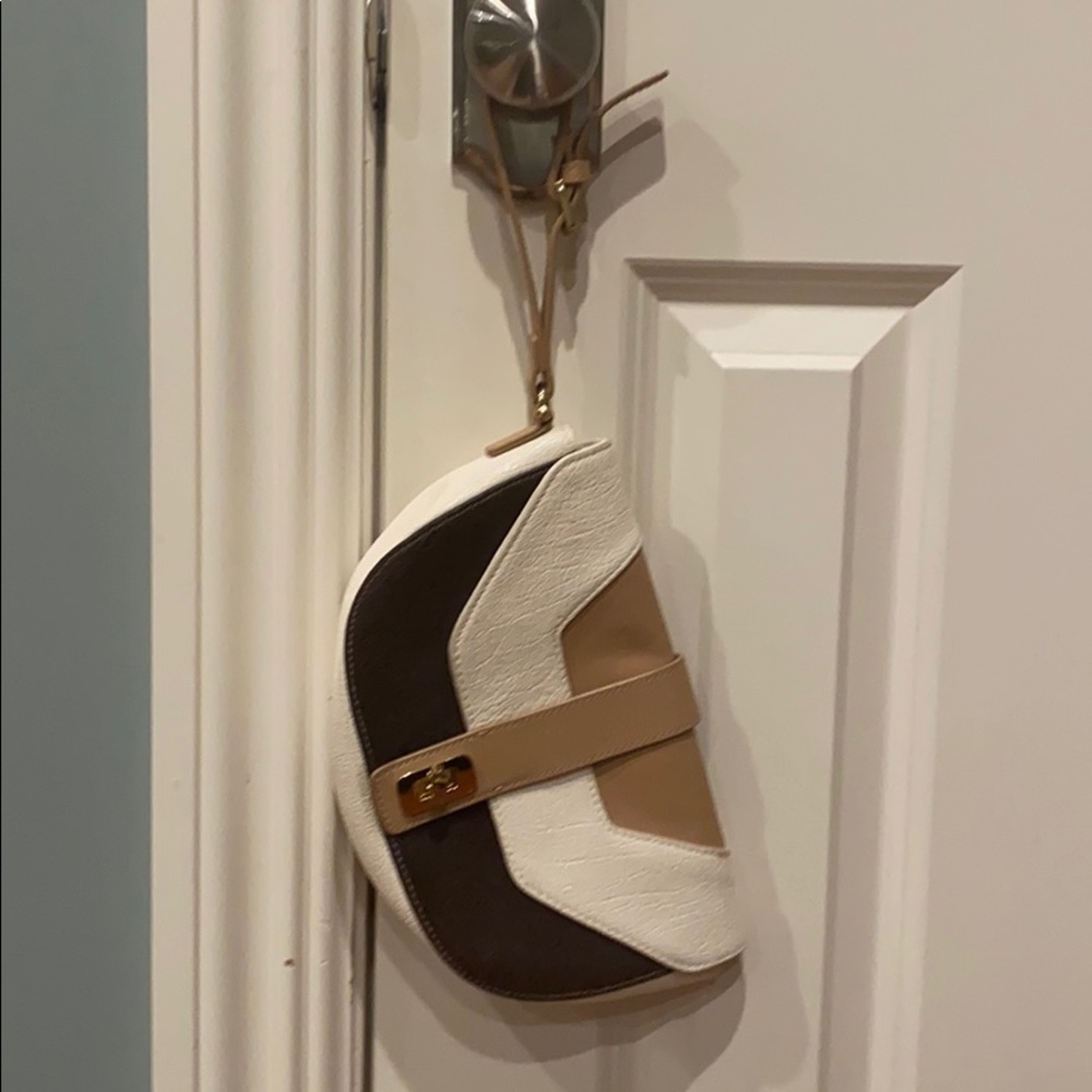 Super cute Henri Bendel wristlet